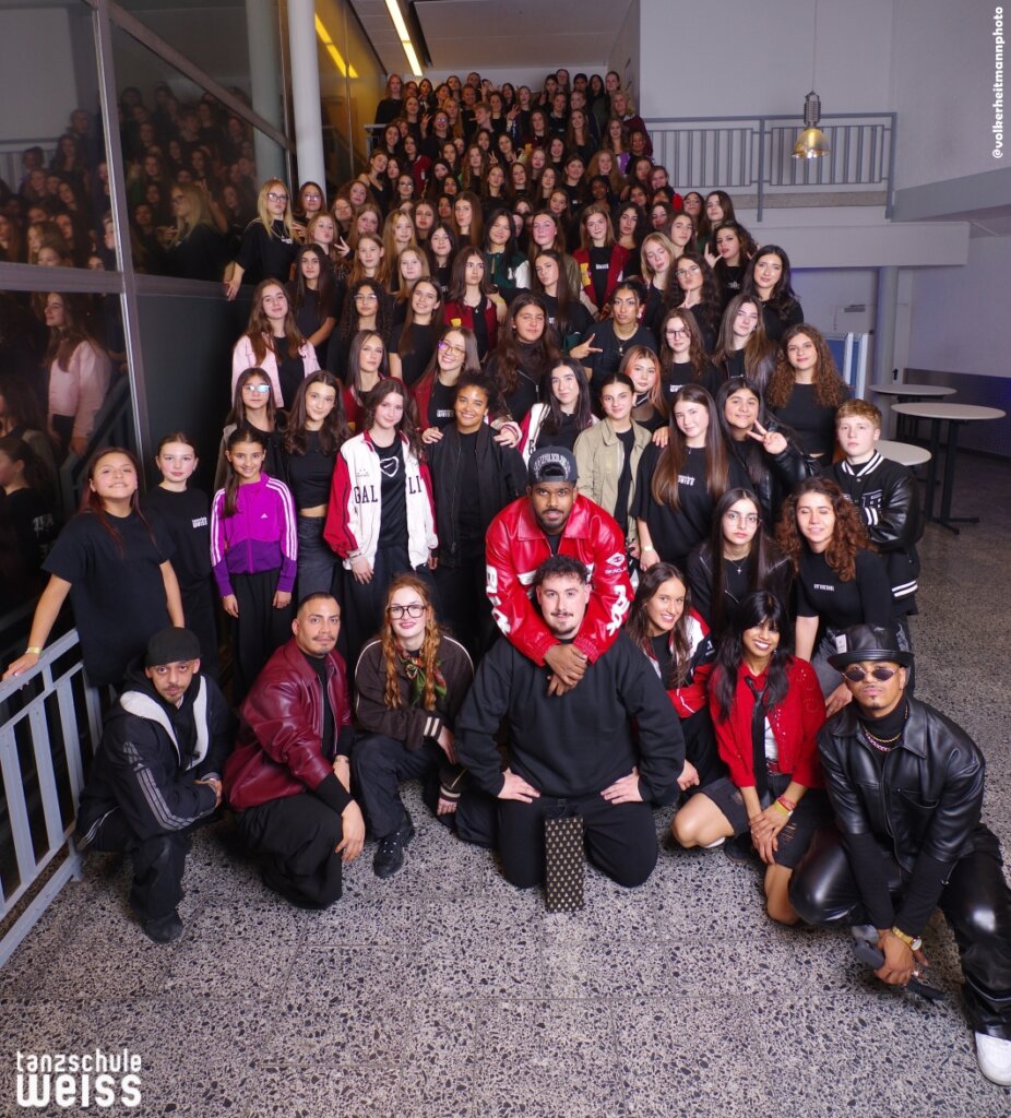 Abschlussball Dezember 2025 Tanzschule Weiss in Offenbach am Main TSW Abschlussball 12 25 Treppe 013