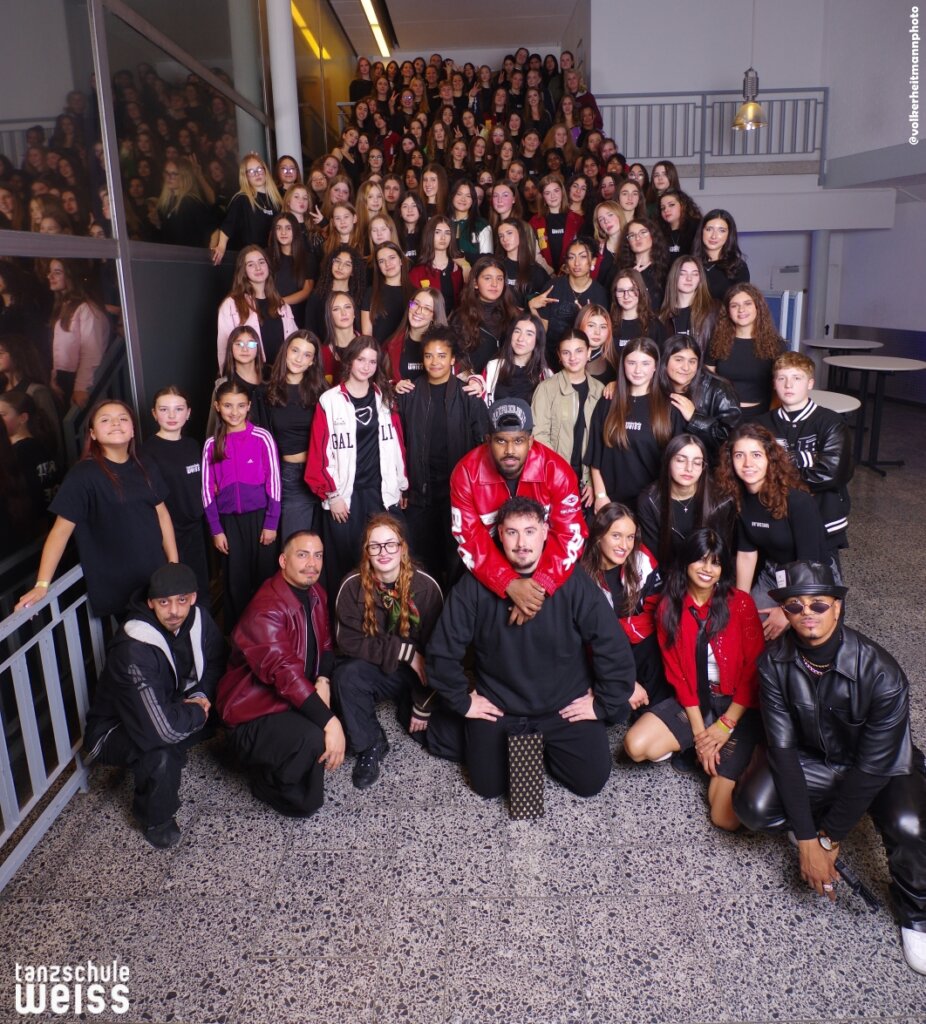 Abschlussball Dezember 2025 Tanzschule Weiss in Offenbach am Main TSW Abschlussball 12 25 Treppe 014