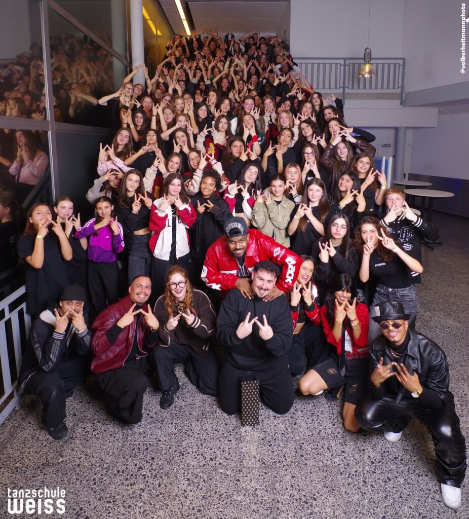 Abschlussball Dezember 2025 Tanzschule Weiss in Offenbach am Main TSW Abschlussball 12 25 Treppe 016