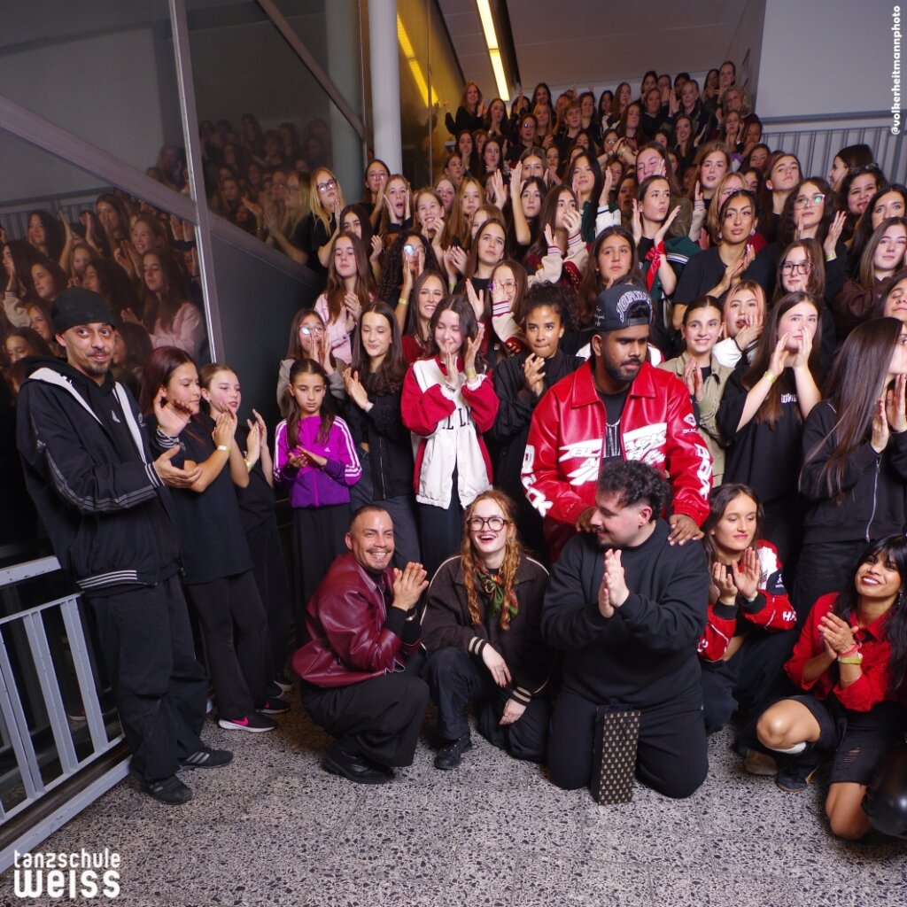 Abschlussball Dezember 2025 Tanzschule Weiss in Offenbach am Main TSW Abschlussball 12 25 Treppe 017