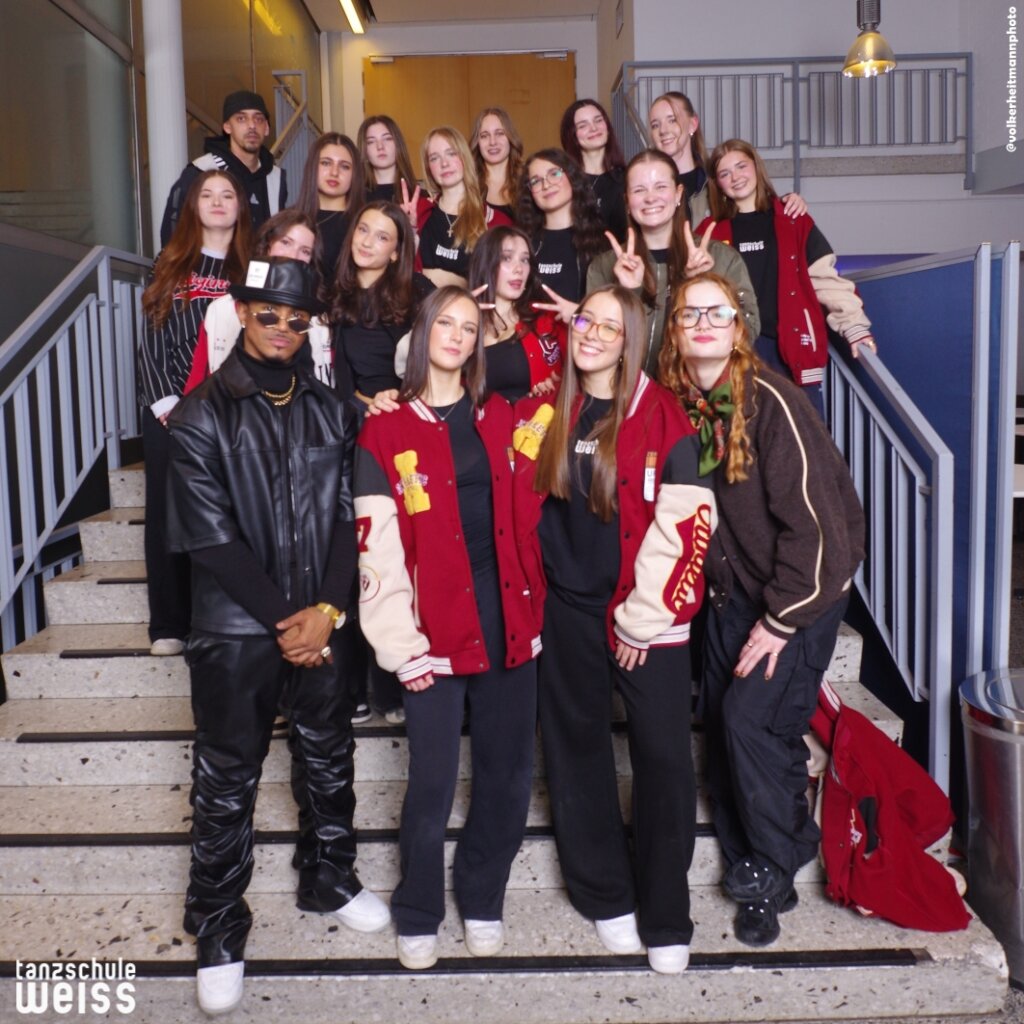 Abschlussball Dezember 2025 Tanzschule Weiss in Offenbach am Main TSW Abschlussball 12 25 Treppe 018