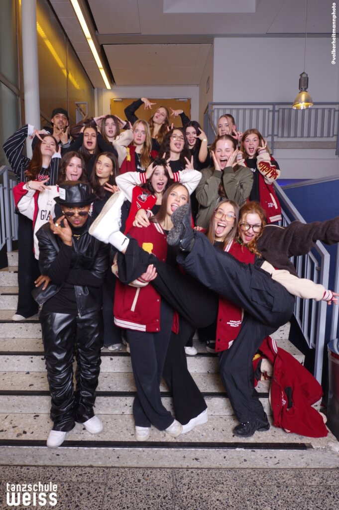 Abschlussball Dezember 2025 Tanzschule Weiss in Offenbach am Main TSW Abschlussball 12 25 Treppe 020