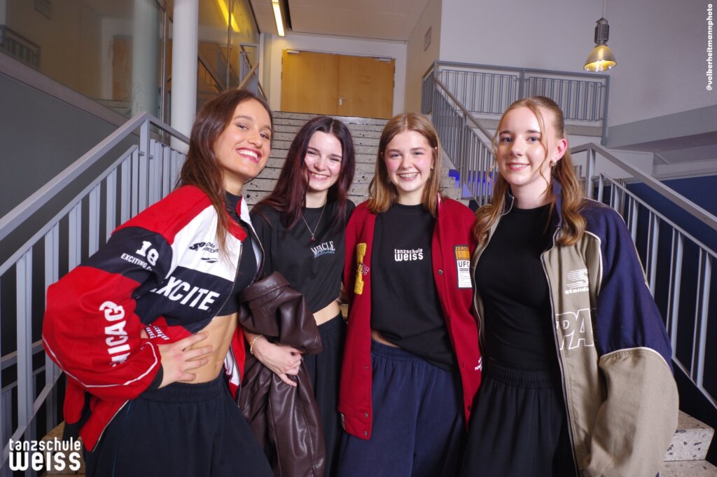 Abschlussball Dezember 2025 Tanzschule Weiss in Offenbach am Main TSW Abschlussball 12 25 Treppe 024