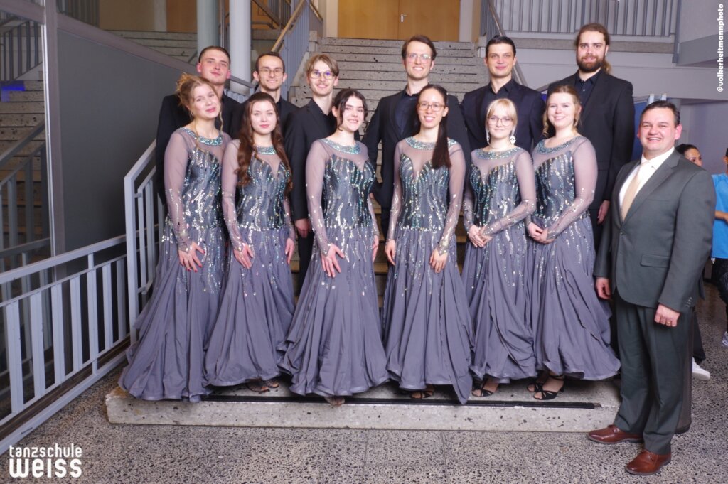 Abschlussball Dezember 2025 Tanzschule Weiss in Offenbach am Main TSW Abschlussball 12 25 Treppe 025