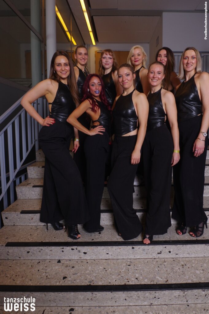 Abschlussball Dezember 2025 Tanzschule Weiss in Offenbach am Main TSW Abschlussball 12 25 Treppe 041