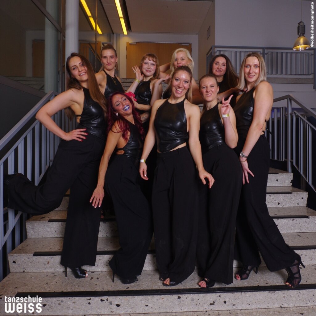 Abschlussball Dezember 2025 Tanzschule Weiss in Offenbach am Main TSW Abschlussball 12 25 Treppe 042