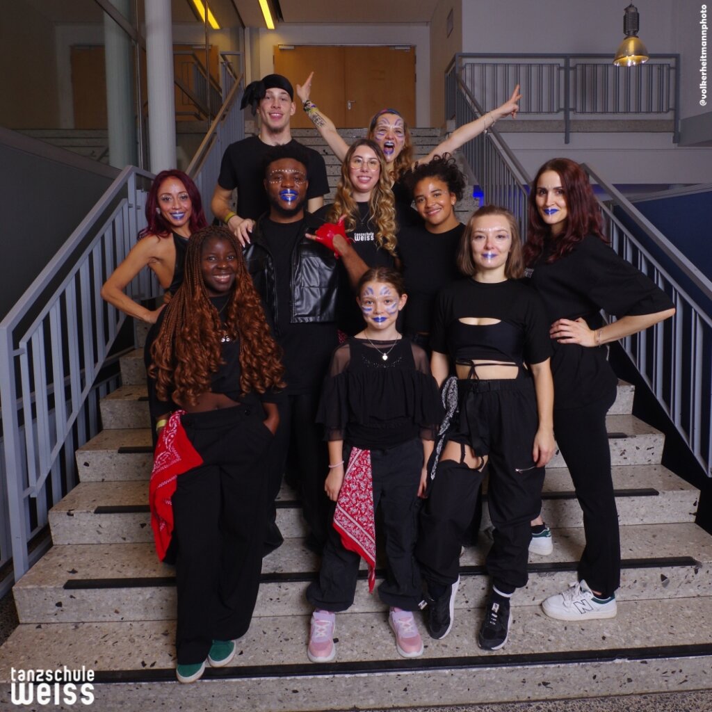 Abschlussball Dezember 2025 Tanzschule Weiss in Offenbach am Main TSW Abschlussball 12 25 Treppe 043