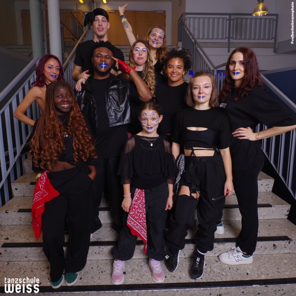 Abschlussball Dezember 2025 Tanzschule Weiss in Offenbach am Main TSW Abschlussball 12 25 Treppe 044